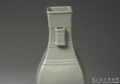 图片[3]-Vase with tubular handles and linear pattern in green glaze, Qing dynasty, Yongzheng reign (1723-1735)-China Archive